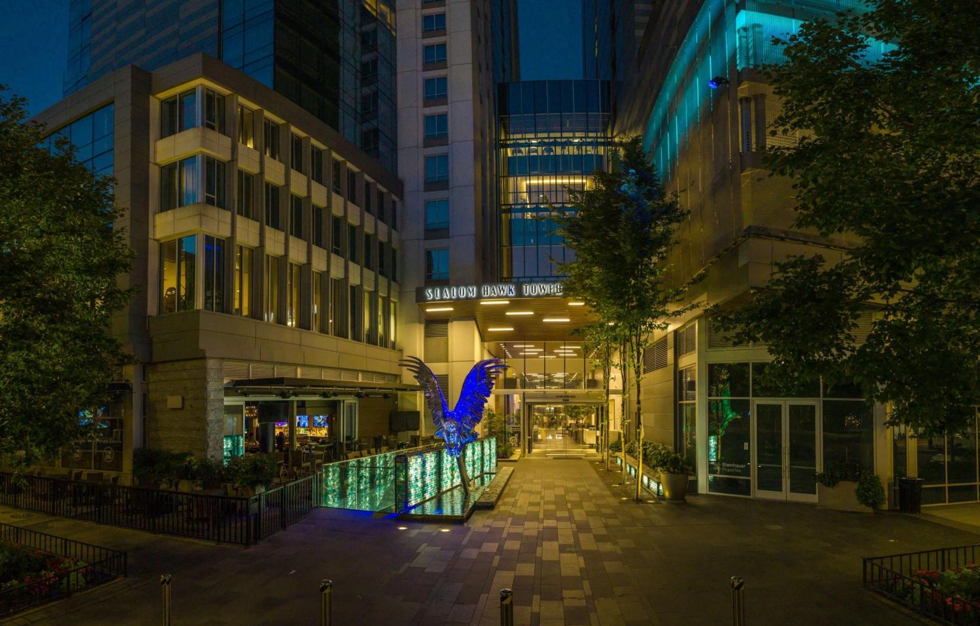فندق أجنحة إمباسي باي هيلتون سياتل داون تاون بايونير سكوير المظهر الخارجي الصورة